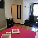 Palace Inn Rooms