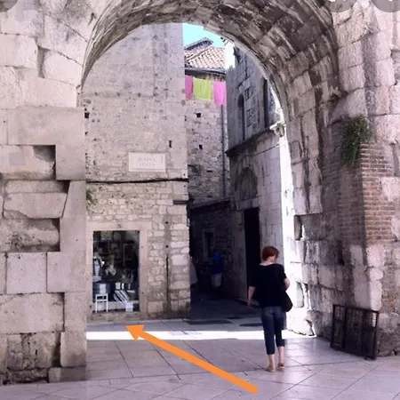 Palace 3* Σπλιτ