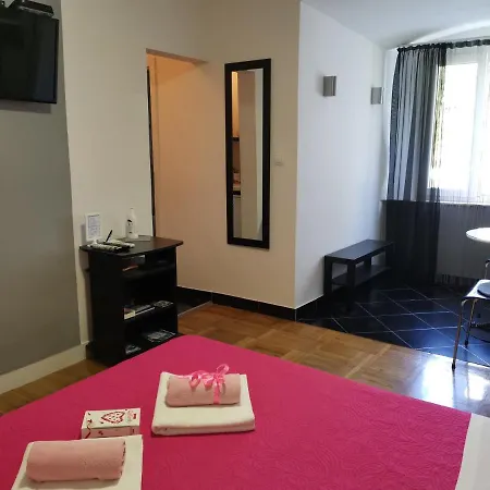 Palace Inn Rooms